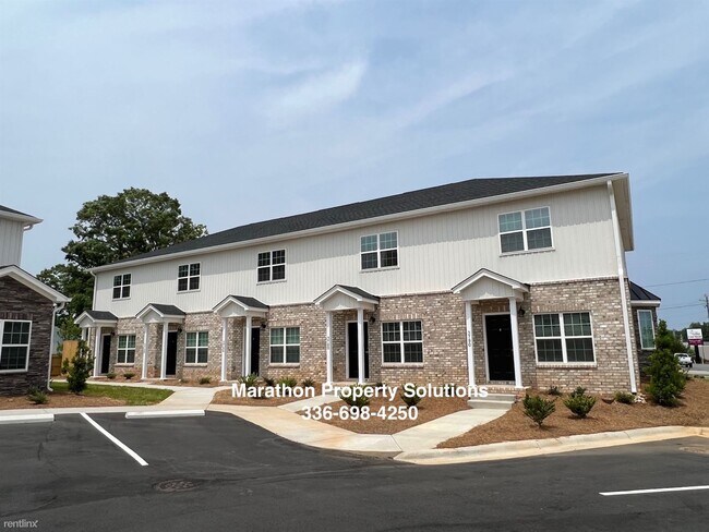 Foto del edificio - 2 br, 2.5 bath House - 3704 S Mebane St