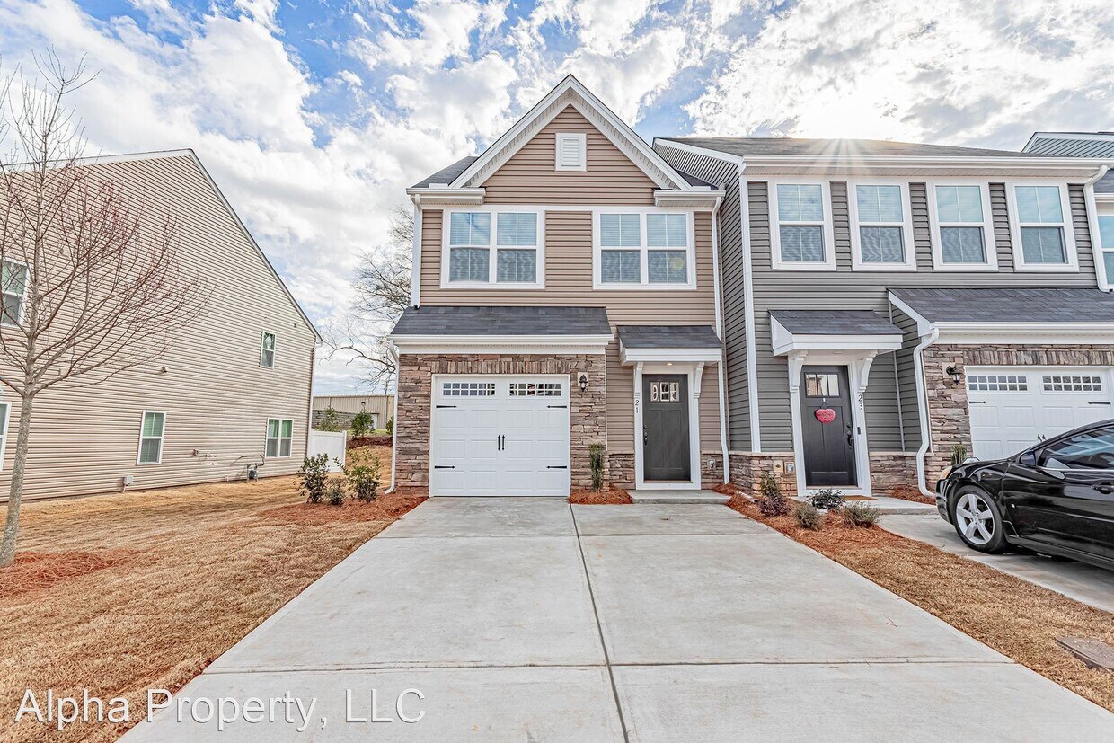 3 br, 2.5 bath House 21 Country Dale Dr House Rental in Greer, SC