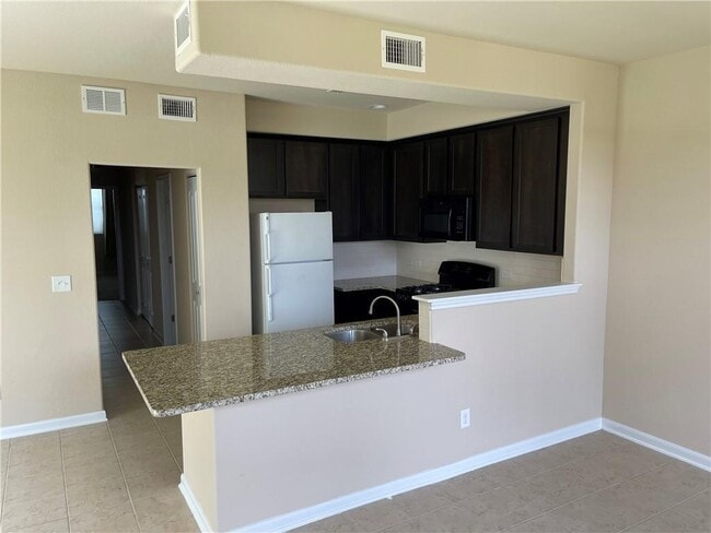 Building Photo - 1420 Nevarez