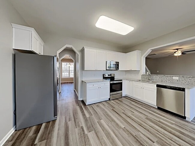Building Photo - 2031 Red Quartz Dr