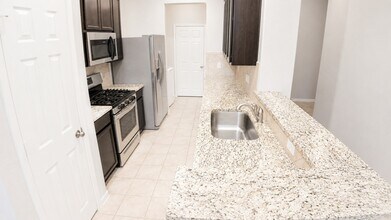 Building Photo - 124 Camelot Pl Ct