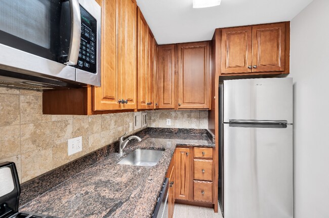 Foto del edificio - 2401 H St NW