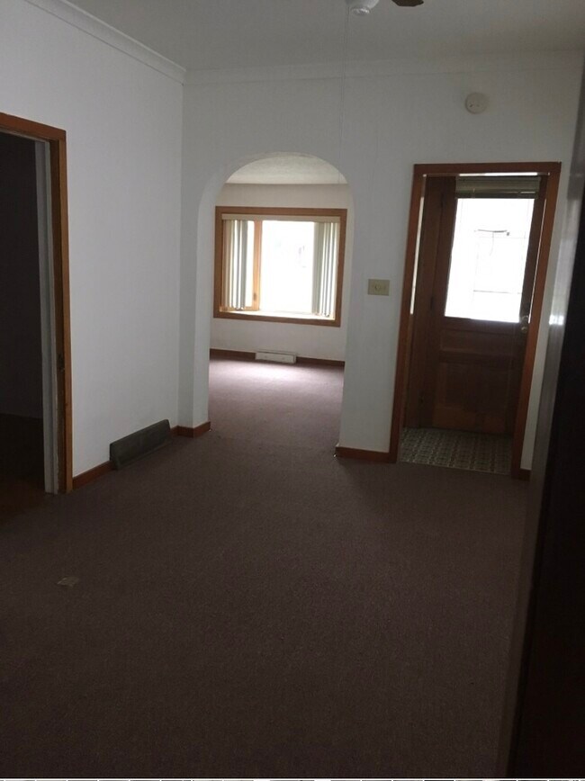 Family Room w Picture Window - 3453 N Newhall St
