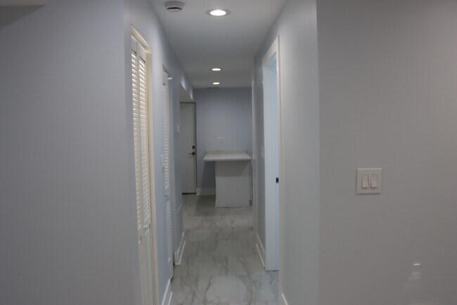 Foto del edificio - 3331 N Drake Ave