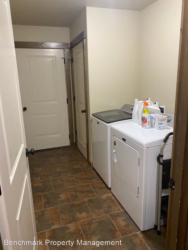 Building Photo - 3 br, 2 bath House - 3740 Corwin St