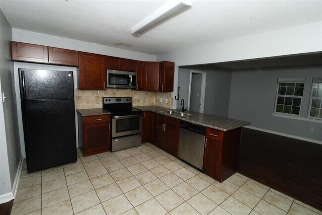 Building Photo - 1105 N Arcola St