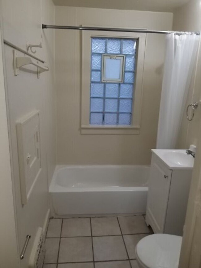 Building Photo - 2505-2507 N 9th St. (Duplex)