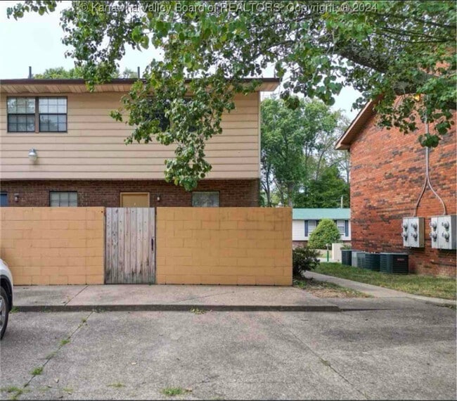 Building Photo - 108 Garden Ln