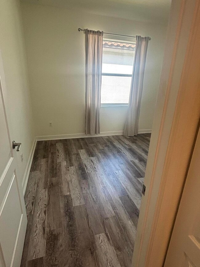 Foto del edificio - 8010 NW Greenbank Cir