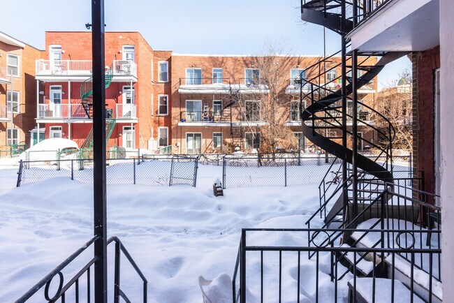 Building Photo - 937 Rue Sainte-Marguerite