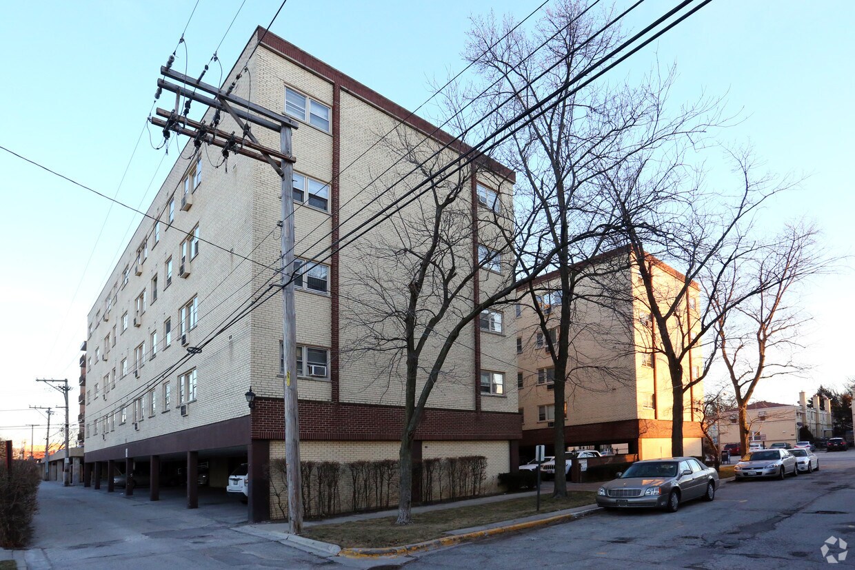 Thatcher Woods Apartments Apartments in Elmwood Park, IL