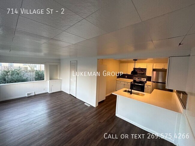 Foto del edificio - 714 Village St