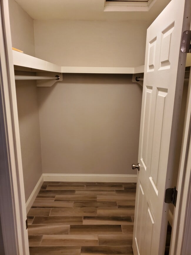 Building Photo - 822 Hardy Springs Cir