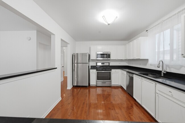 Foto del edificio - 640 Four Seasons Blvd