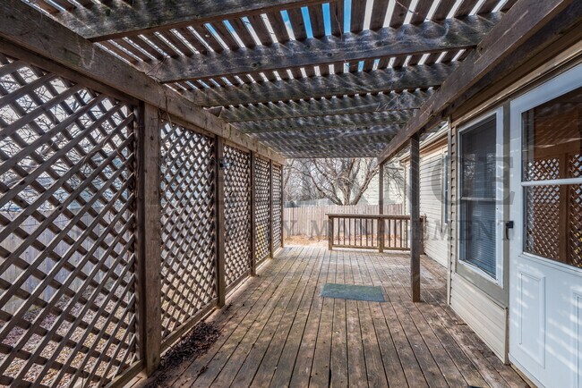 Building Photo - 1417 S Goebel Cir