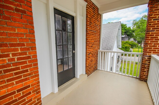 Foto del edificio - Now Available! 2 Bedroom 1 Bathroom in Hig...
