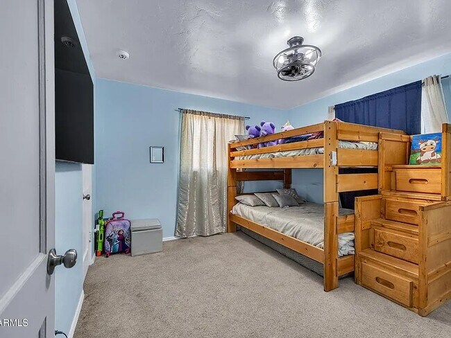 Foto del edificio - 2801 W Glenrosa Ave