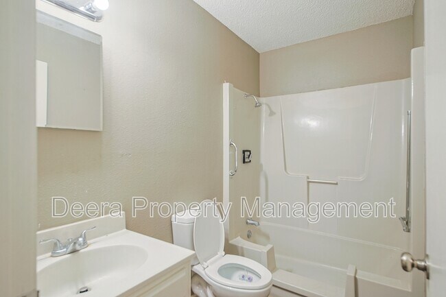 Foto del edificio - 6016 Leavenworth Rd