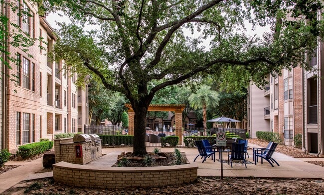 Propane Grills & Outdoor Lounge - Greenbriar Park Apartments