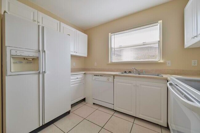 Building Photo - 4680 E Alhambra Cir