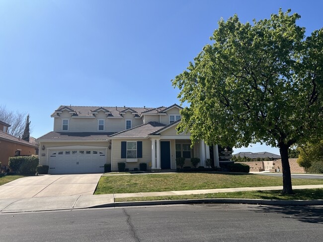 Foto del edificio - 5210 Village Green Ln