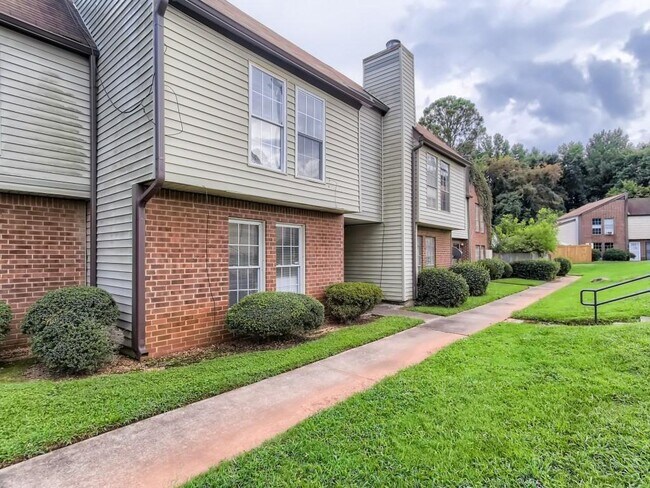 Building Photo - 3150 Nectarine Cir