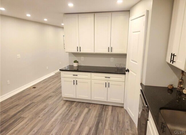 Foto del edificio - 430 E Garrison St