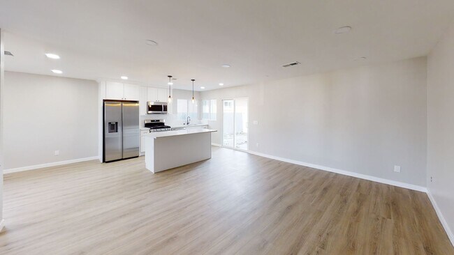 Foto del edificio - Fully Renovated! 4BD/2BA