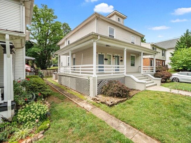 Building Photo - 926 Winona Ave SW