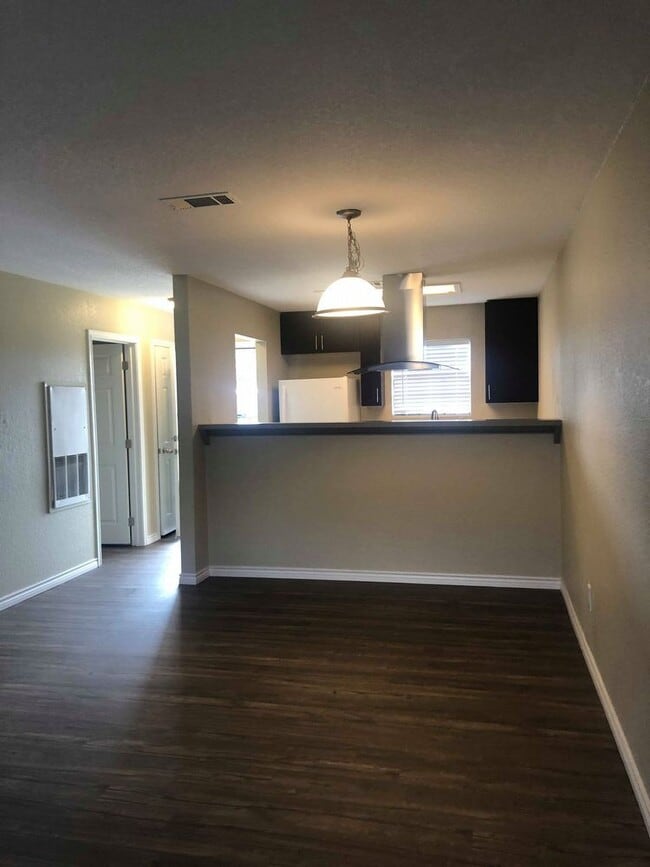 Building Photo - 1/1 in Groves PNGISD Garden Home