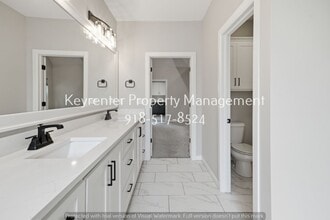 Building Photo - 11460 S Ash St
