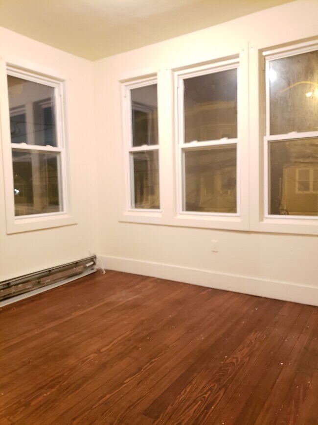 Foto del edificio - 109 Woodlawn Ave