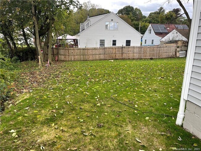 Building Photo - 439 Oakwood St