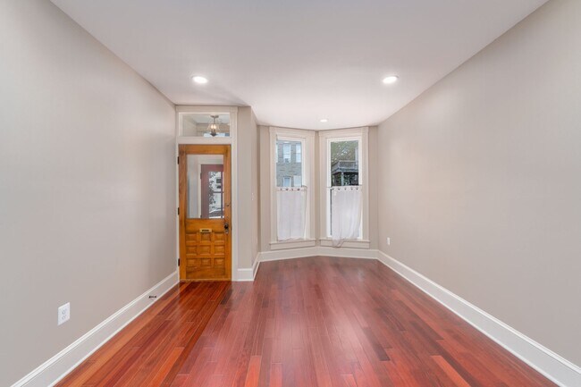Building Photo - 3-Bedroom, 1.5 Bathroom Townhouse in Heart of Hampden