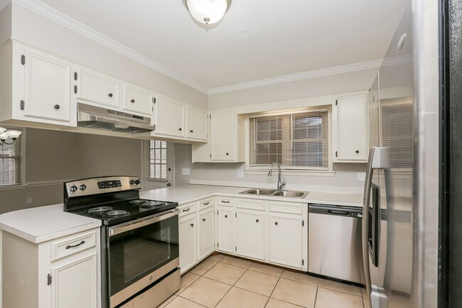 Foto del edificio - Warm & Spacious Home with Classic Character