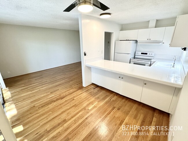 Building Photo - Updated 1Bedroom 1Bathroom In Prime West H...