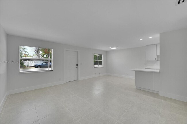 Foto del edificio - 810 SW 12th Ct