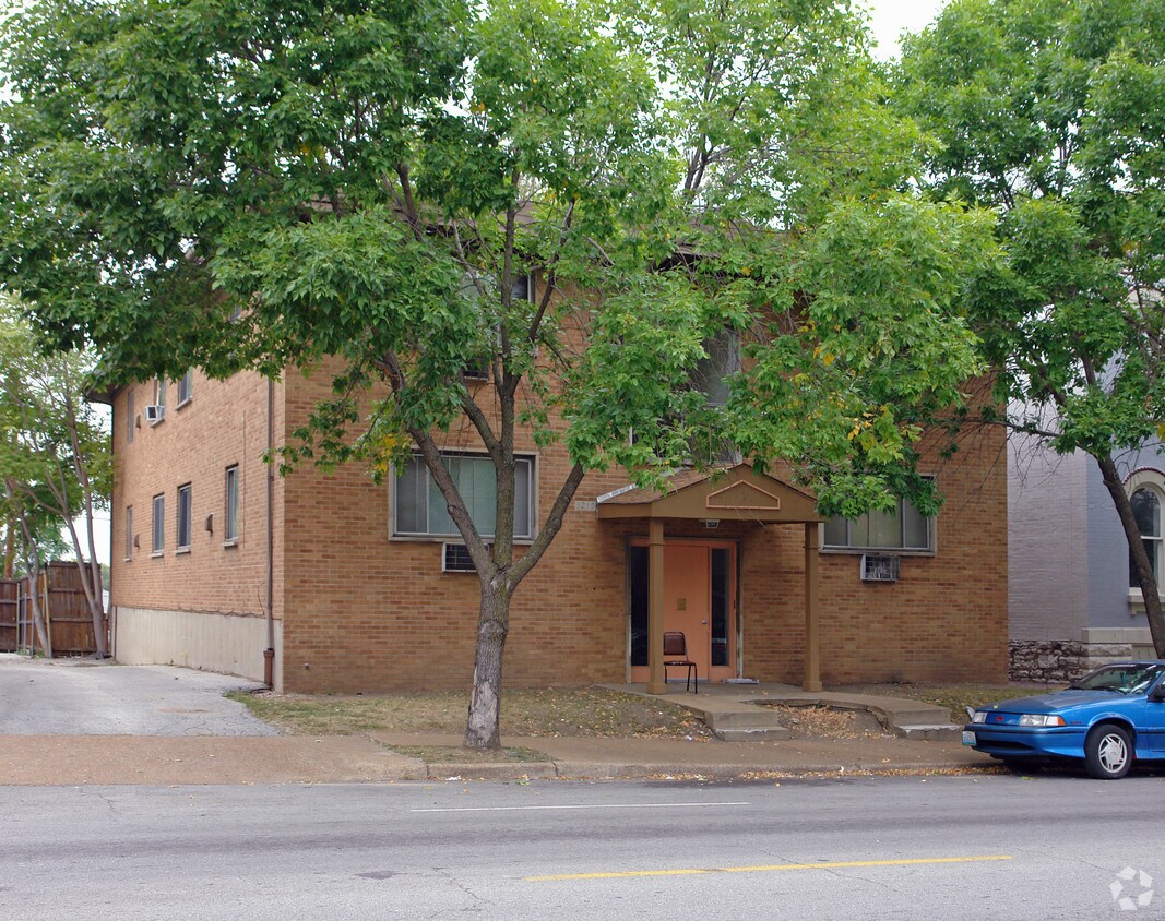 Primary Photo - 3215 Morganford Rd