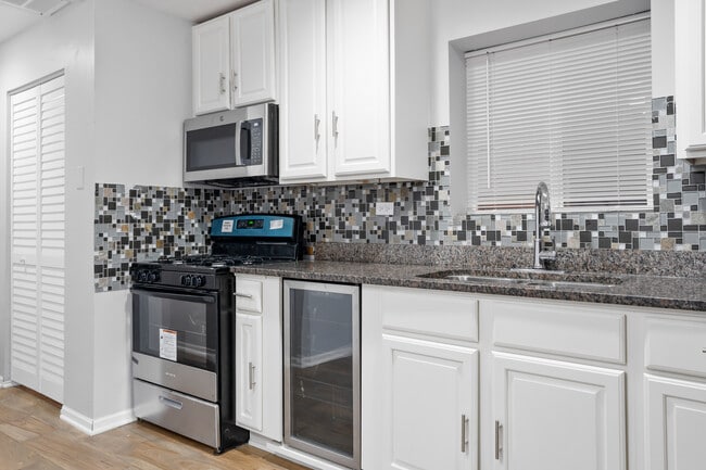 Building Photo - 5314 S Kenneth Ave