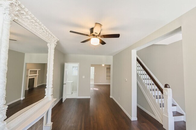 Foto del edificio - Newly Renovated 3 Bed 2 and a Half Bath Av...