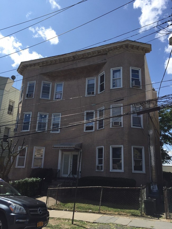 Building Photo - 6 N 10th Ave
