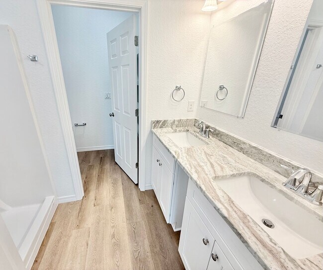 Foto del edificio - Spacious 4-Bedroom Home - New Construction