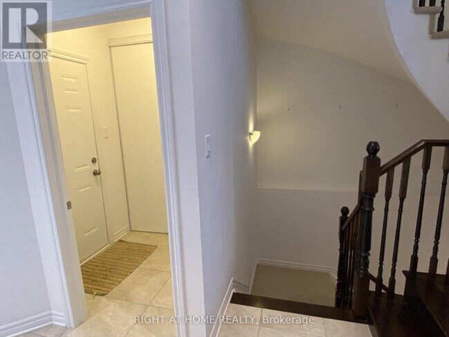 Building Photo - 1119 Tischart Crescent