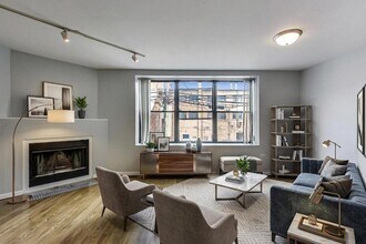 Building Photo - 2343 N Greenview Ave