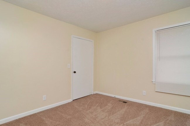 Foto del edificio - 4732 Woods Valley Dr