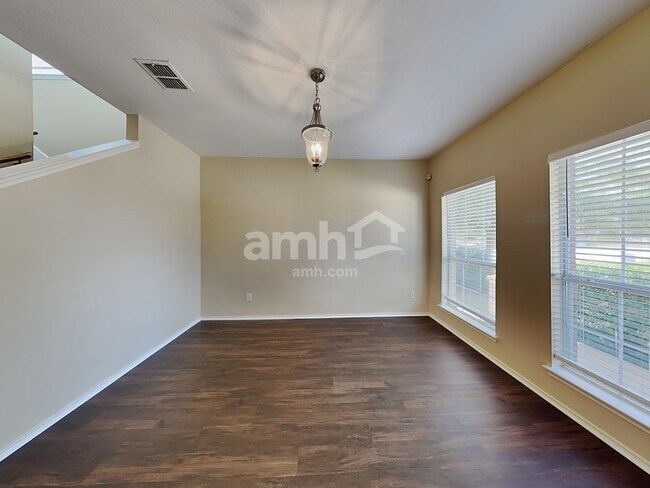 Building Photo - 1003 Utopia Ln