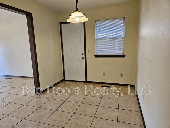 Building Photo - 945 SW 98th St