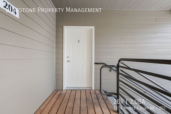 Foto del edificio - 1310 Mcgee Ct NE