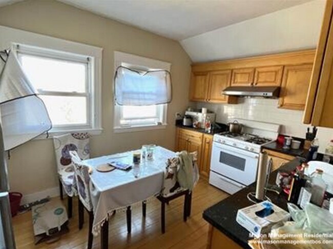 Foto del edificio - 256 Corey Rd