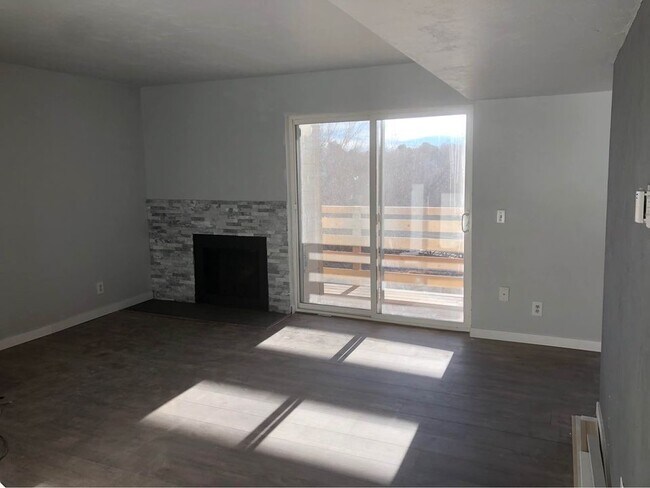 Foto del edificio - 7395 E Eastman Ave